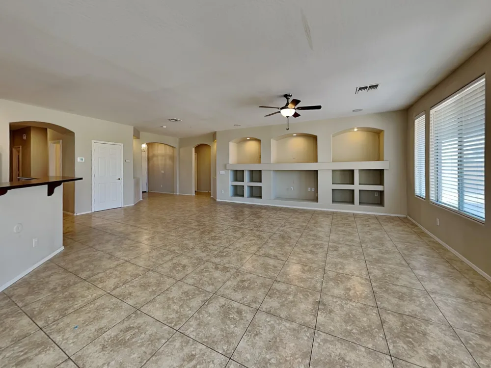 2615 W Apollo Rd #NA - Photo 2 of 6