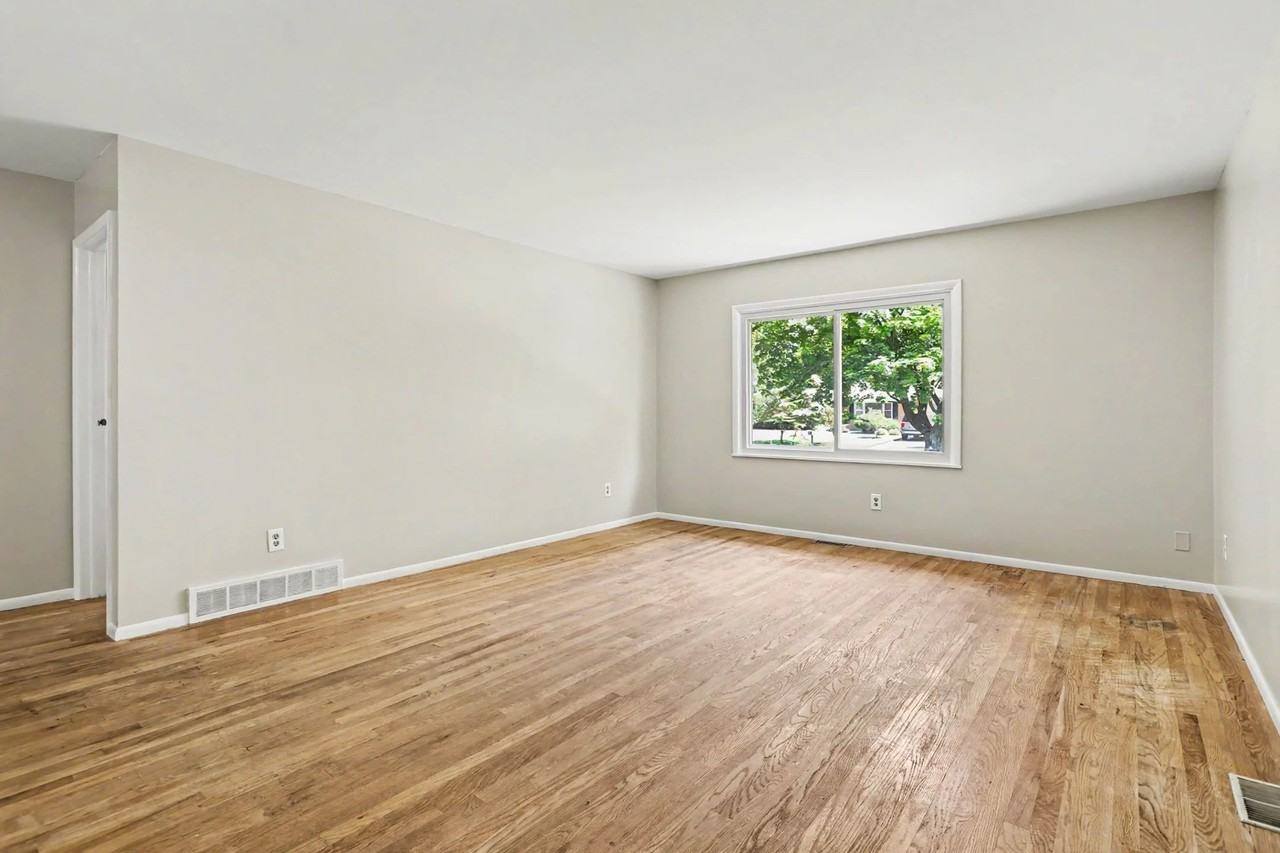 725 Chippewa Trl #NA - Photo 6 of 10