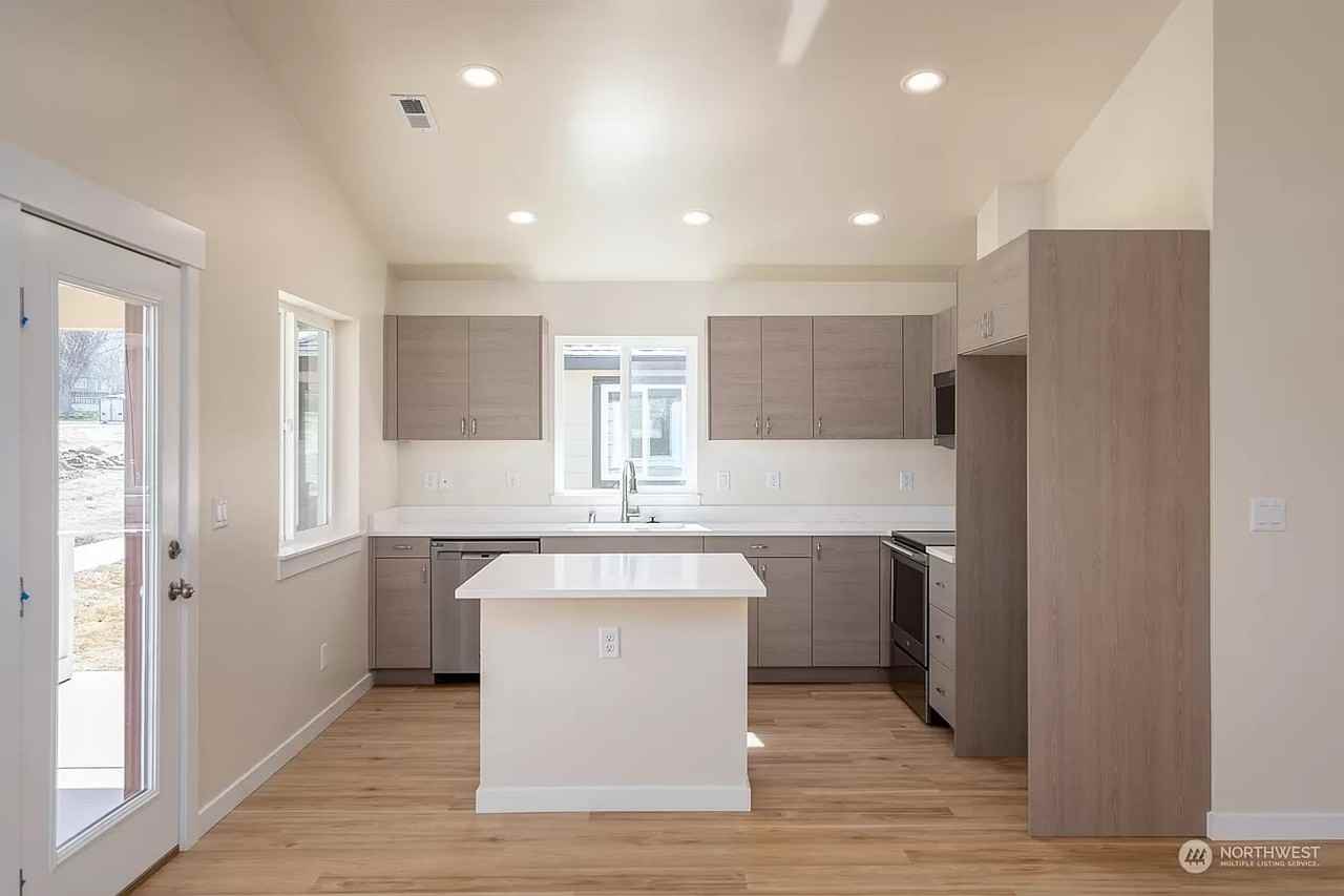 123 9th Ave #39 - Photo 2 of 20