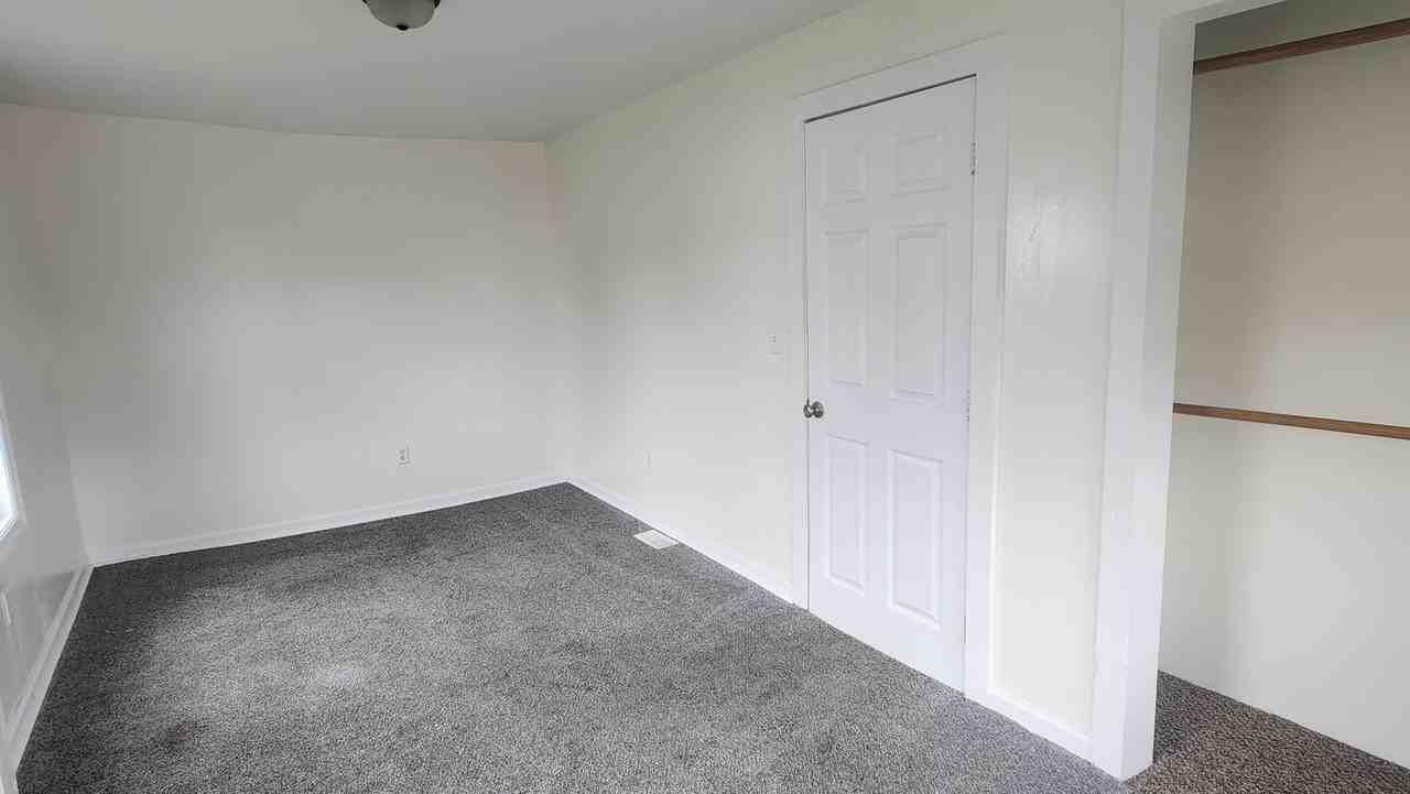 912 Clara St - Photo 2 of 8