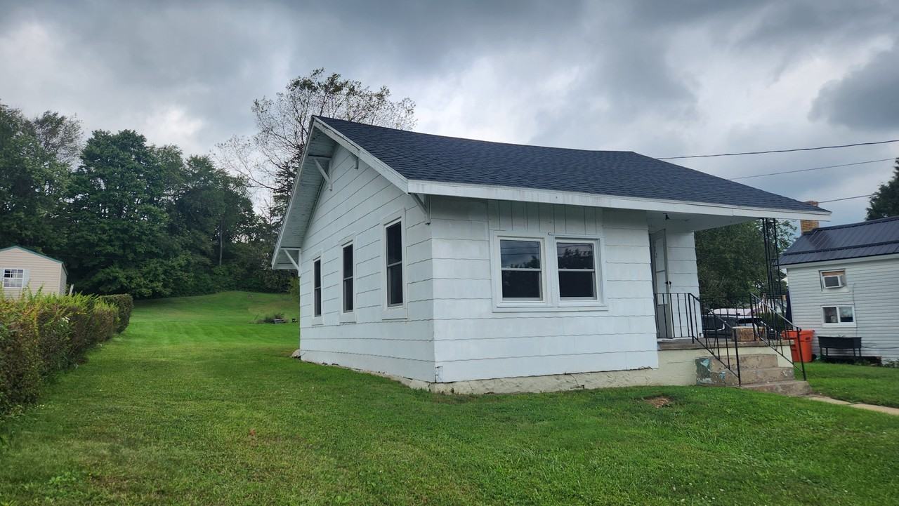912 Clara St - Photo 4 of 8