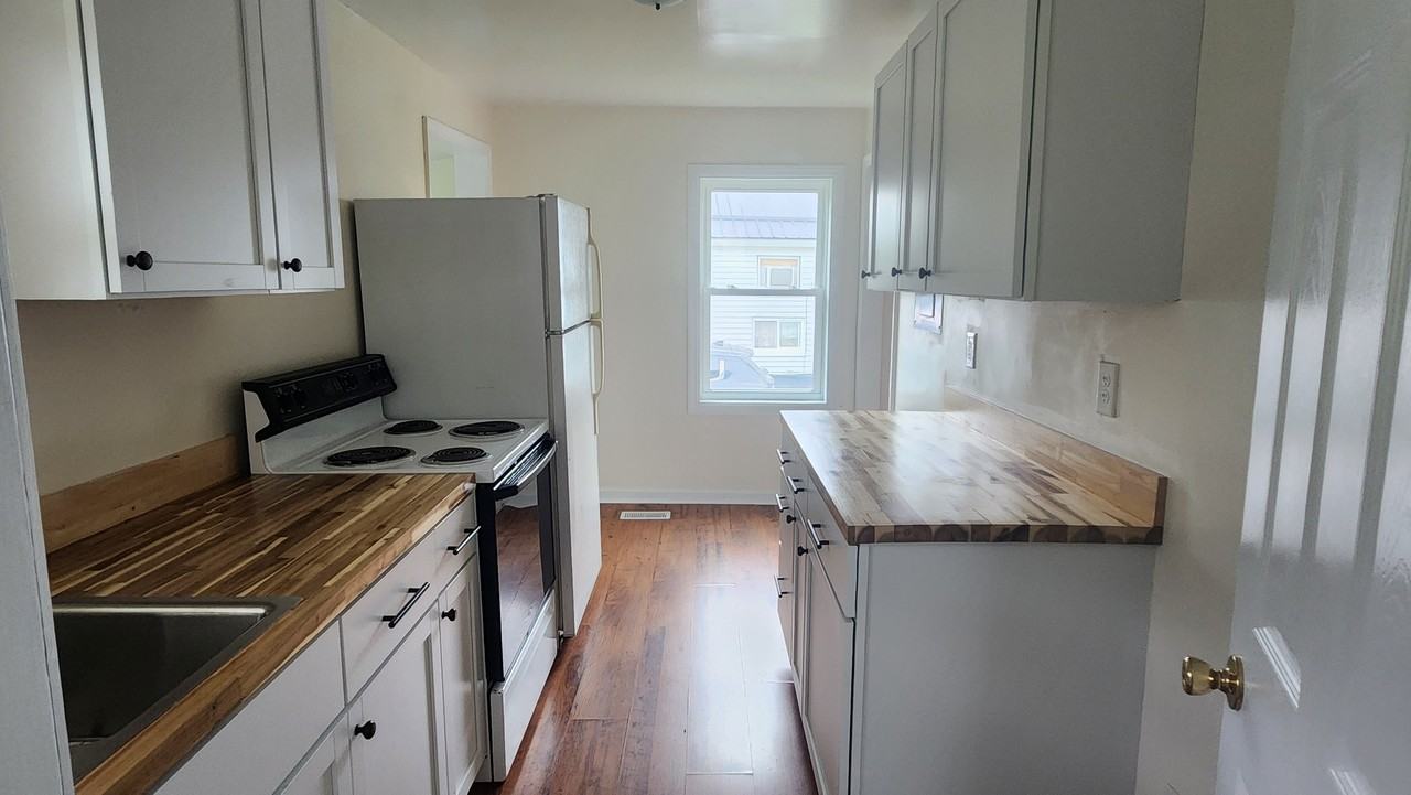 912 Clara St - Photo 5 of 8