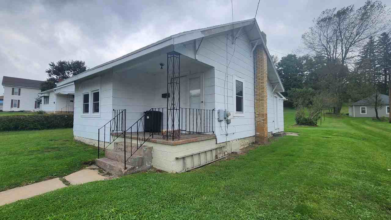 912 Clara St - Photo 6 of 8