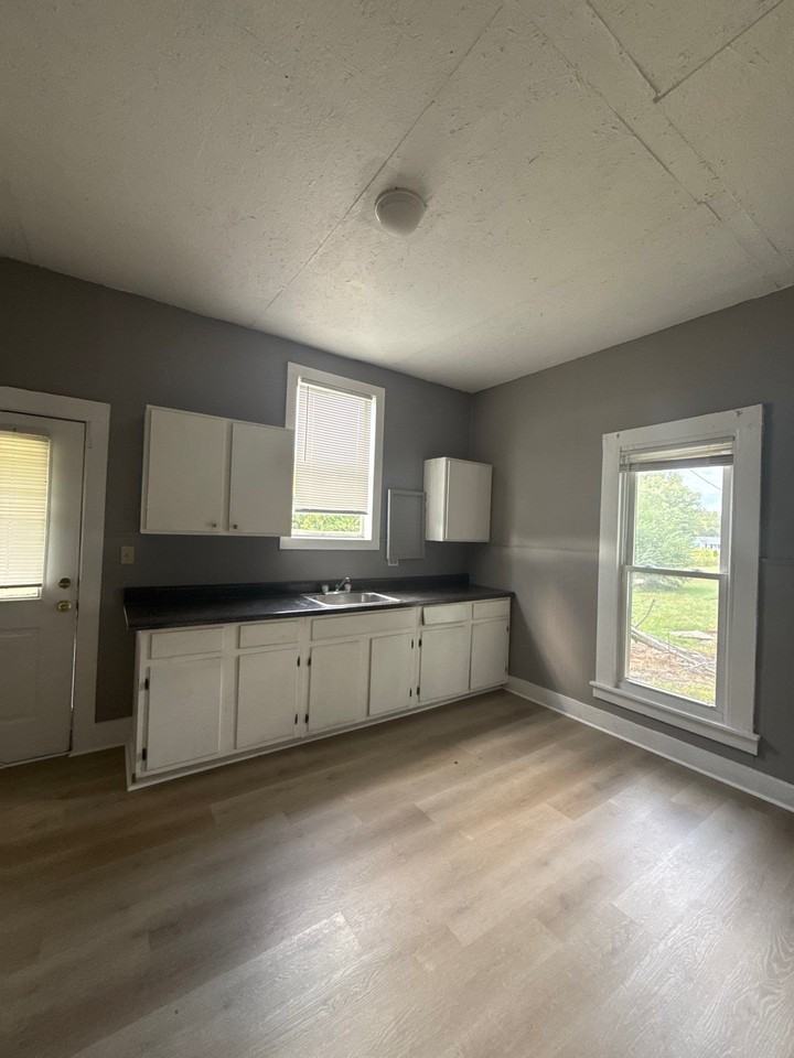 134 Tuxedo Dr - Photo 2 of 9