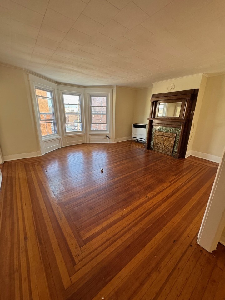 316 4th St #1 - Photo 2 of 9