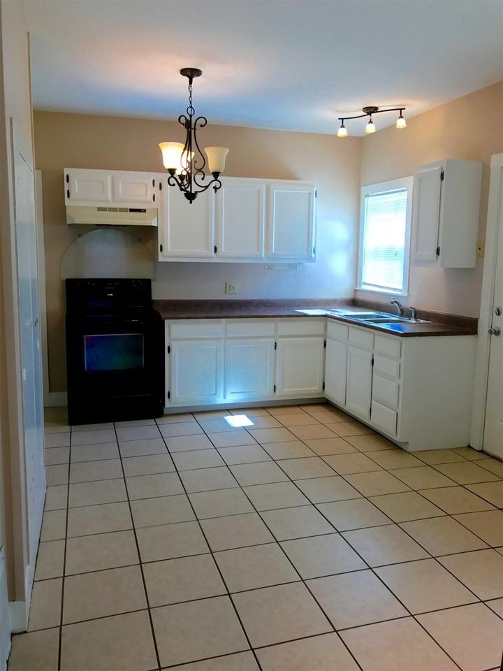 1206 S Abe St #1 - Photo 2 of 17
