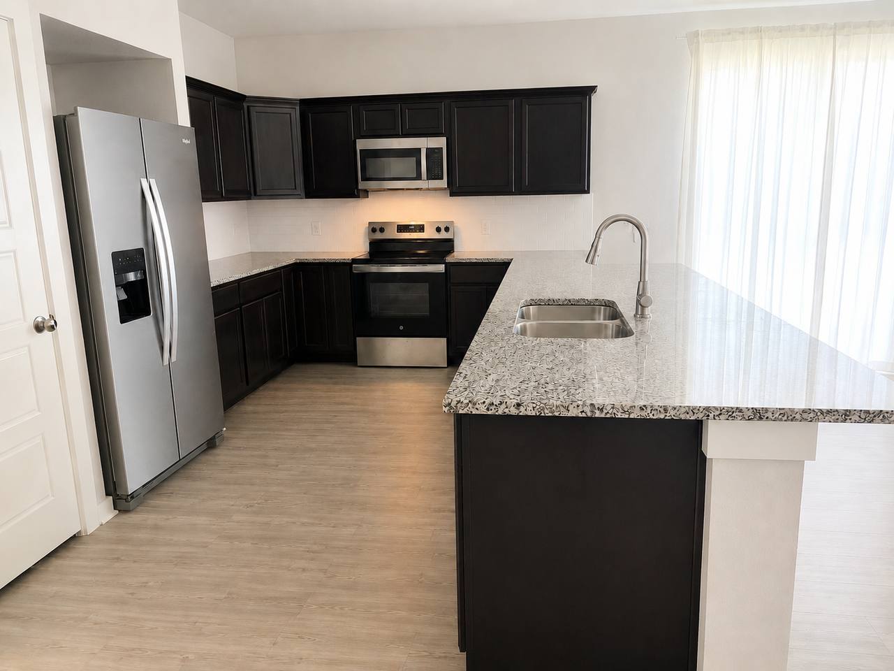 125 University Ave - Photo 3 of 16