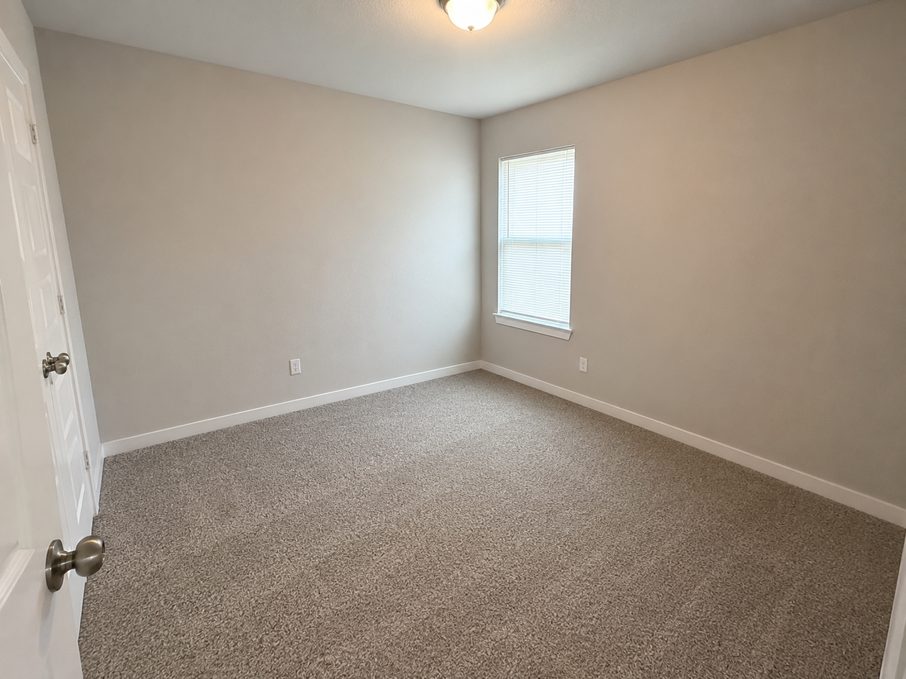 125 University Ave - Photo 2 of 16