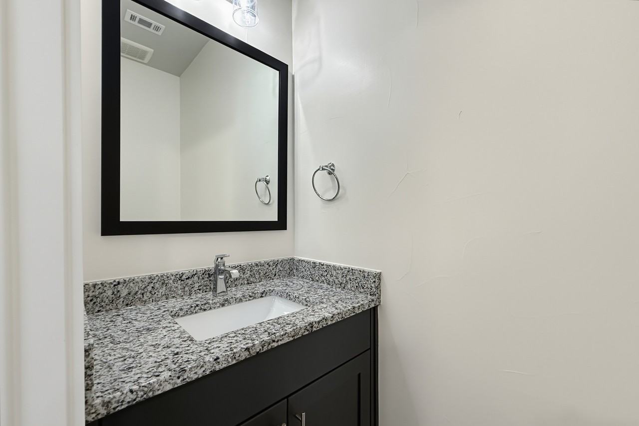 311 E Evergreen St #18 - Photo 5 of 38