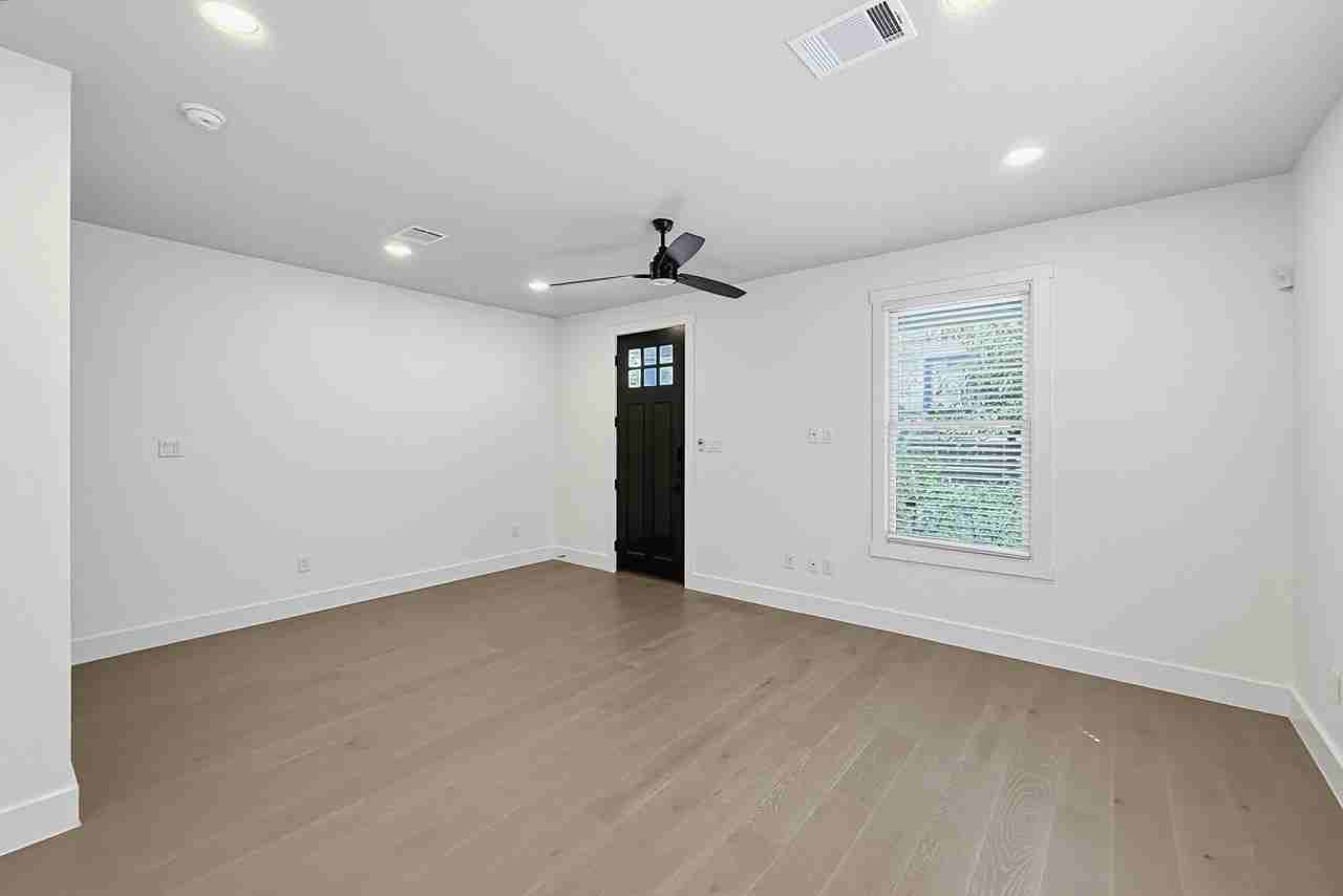 311 E Evergreen St #18 - Photo 6 of 38