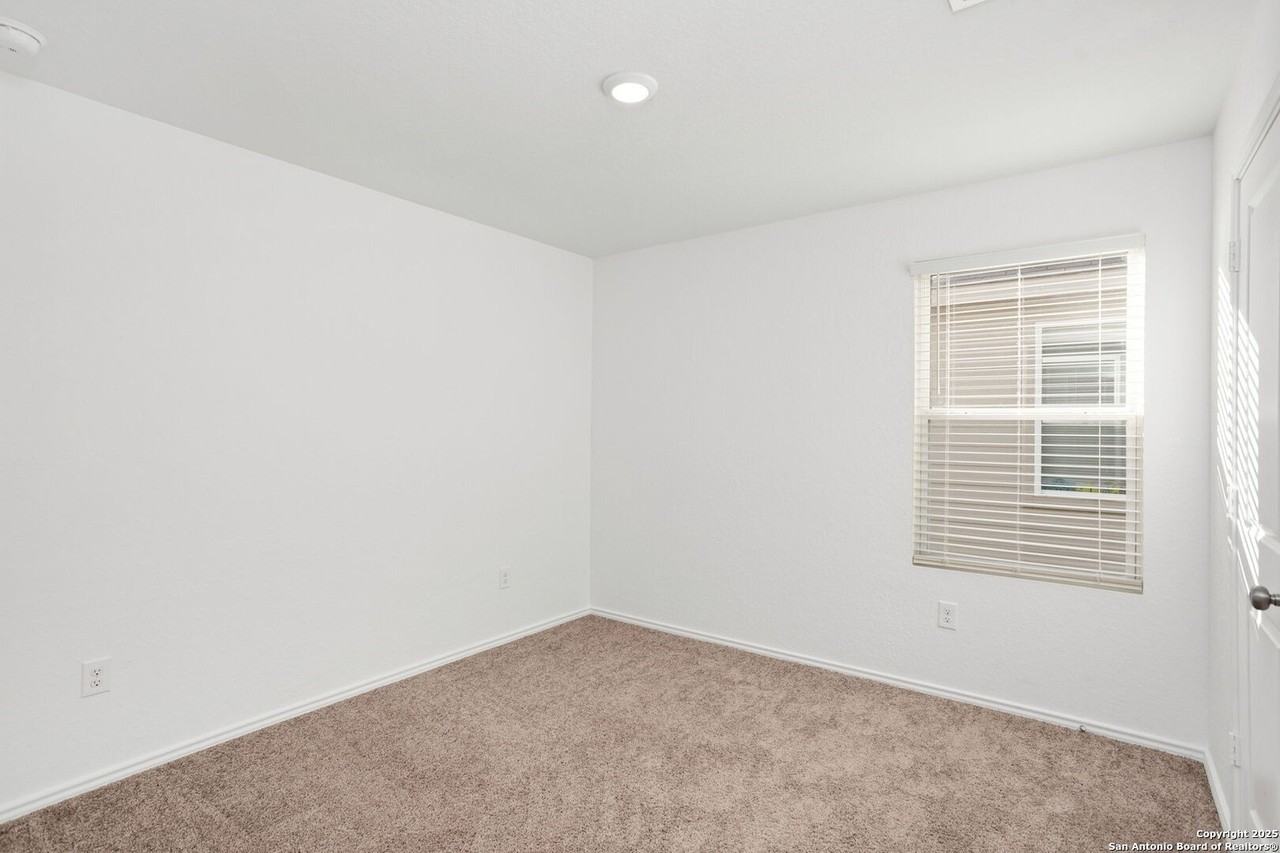 13528 Barton Cv - Photo 3 of 7