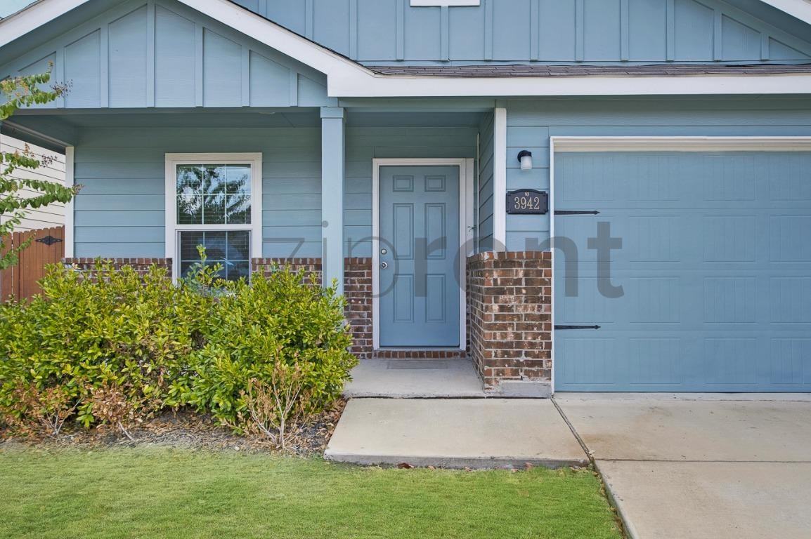 3942 Surrey Drive - Photo 4 of 36