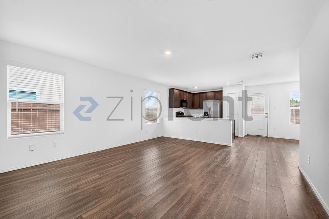 3942 Surrey Drive - Photo 6 of 36