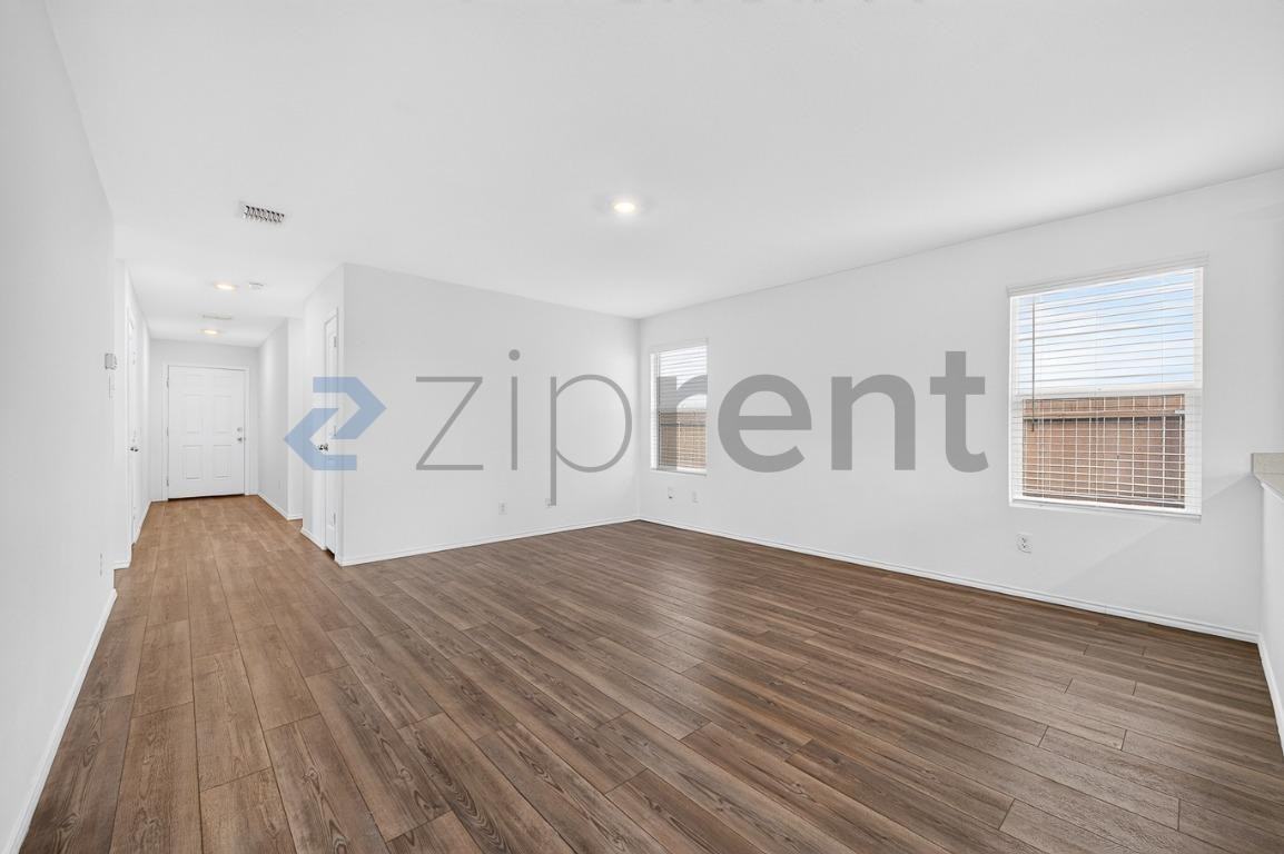 3942 Surrey Drive - Photo 7 of 36