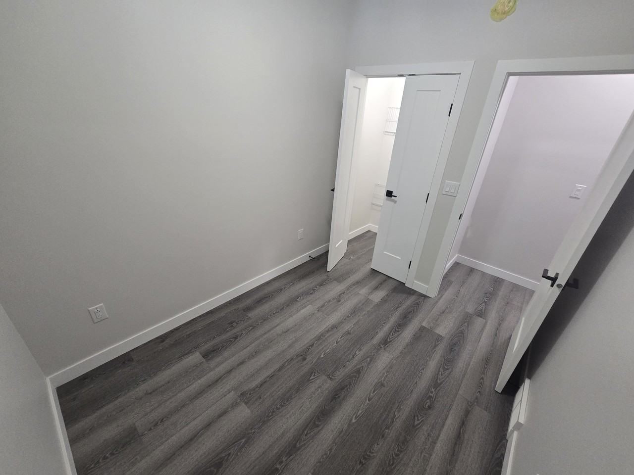 468 Ferry Rd #A - Photo 3 of 5