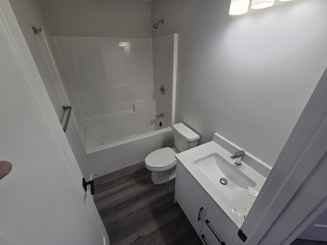 466 Ferry Rd #MAIN - Photo 4 of 6