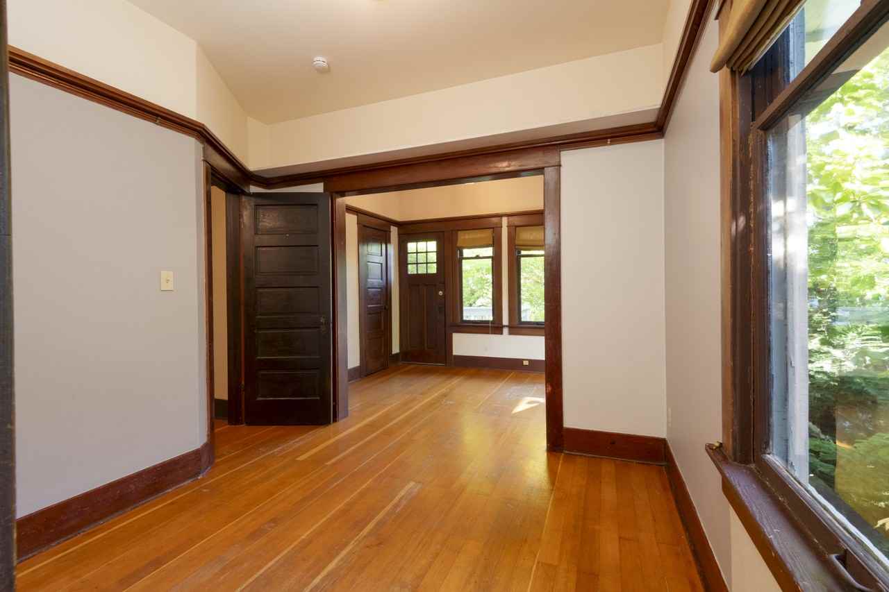 528 18th Ave E - Photo 6 of 27