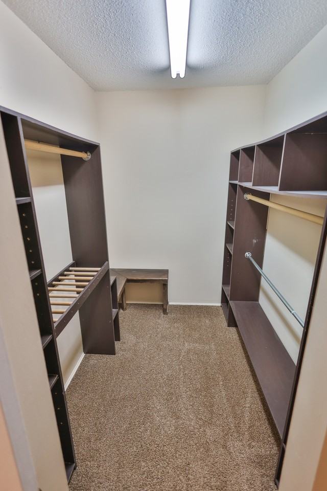 213 Pinoak Ct W - Photo 2 of 16