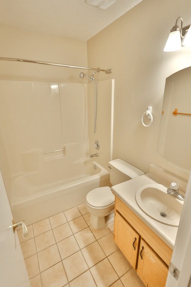 213 Pinoak Ct W - Photo 3 of 16