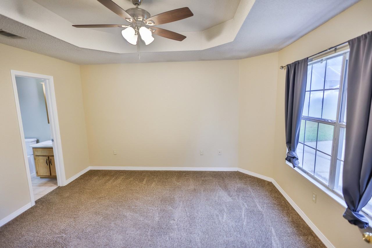 213 Pinoak Ct W - Photo 5 of 16