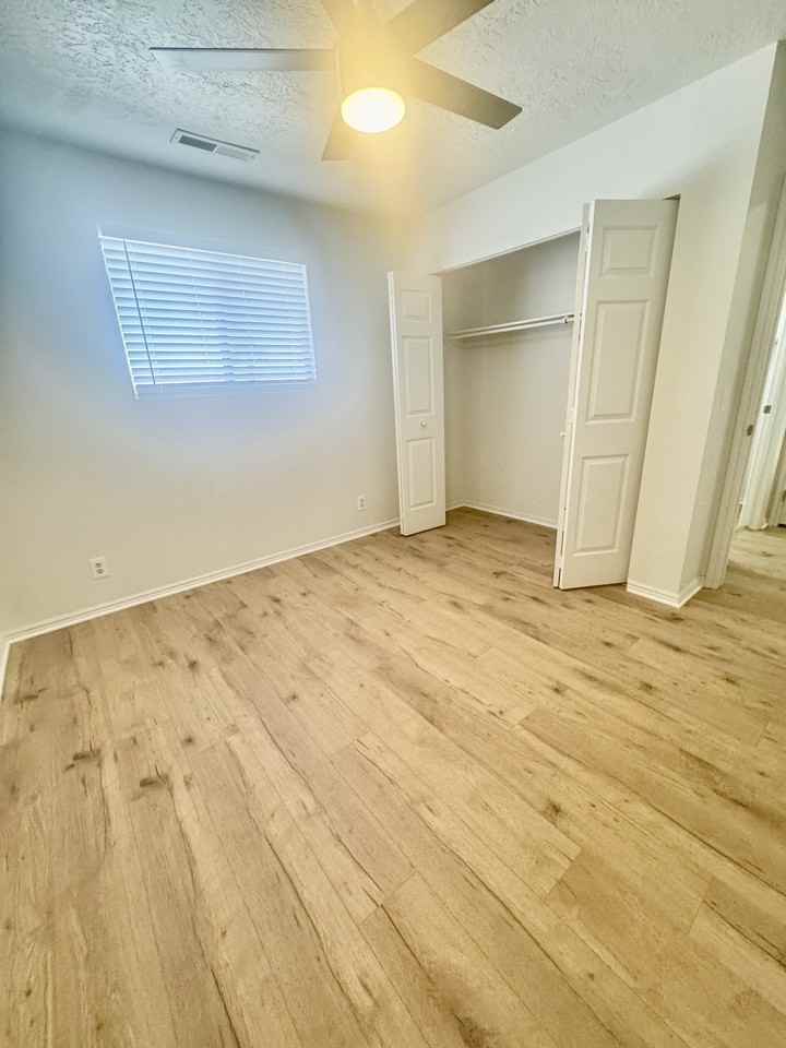 525 S.E. #34 - Photo 3 of 33
