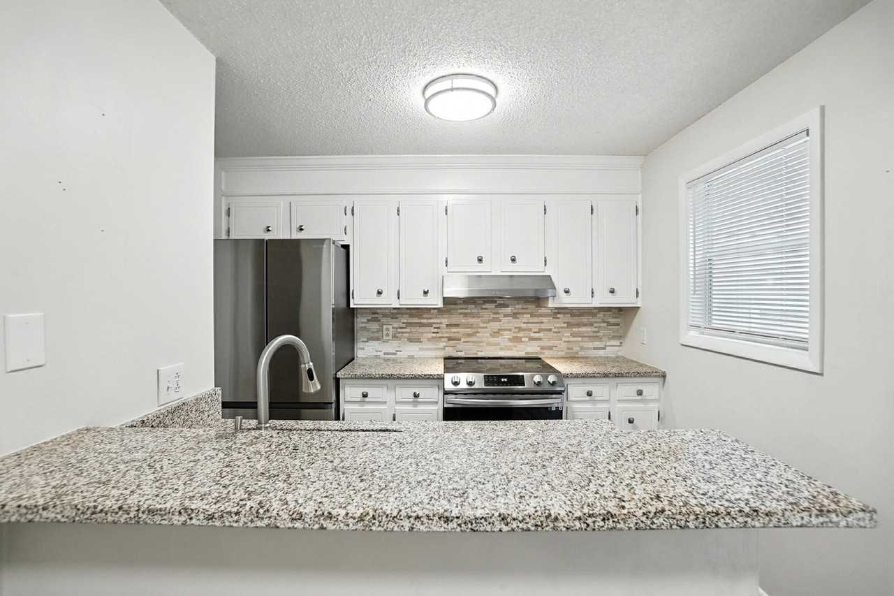 1101 Surry Ln #1 - Photo 4 of 33