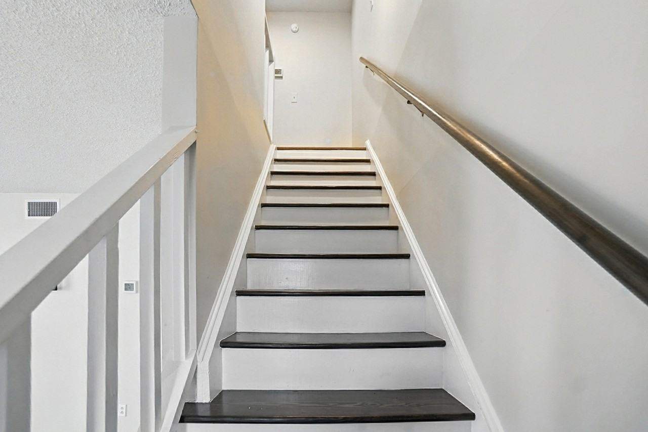 1101 Surry Ln #1 - Photo 5 of 33