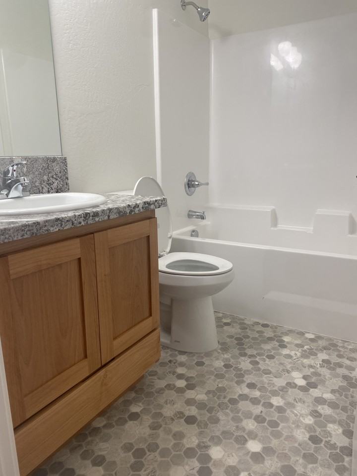 1316 Ne 7th St #A - Photo 2 of 20