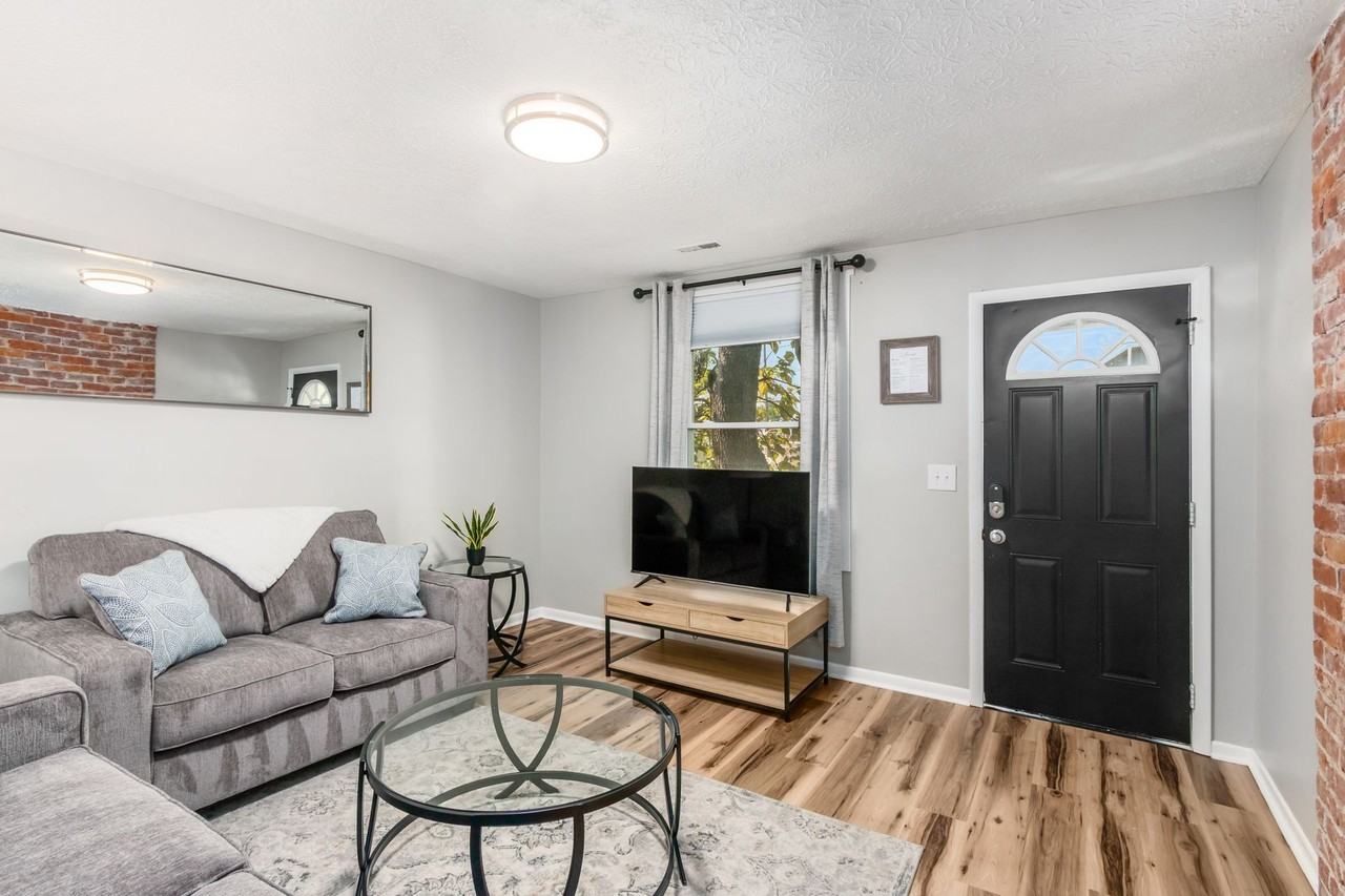 958 S Champion Ave #958 - Photo 2 of 15