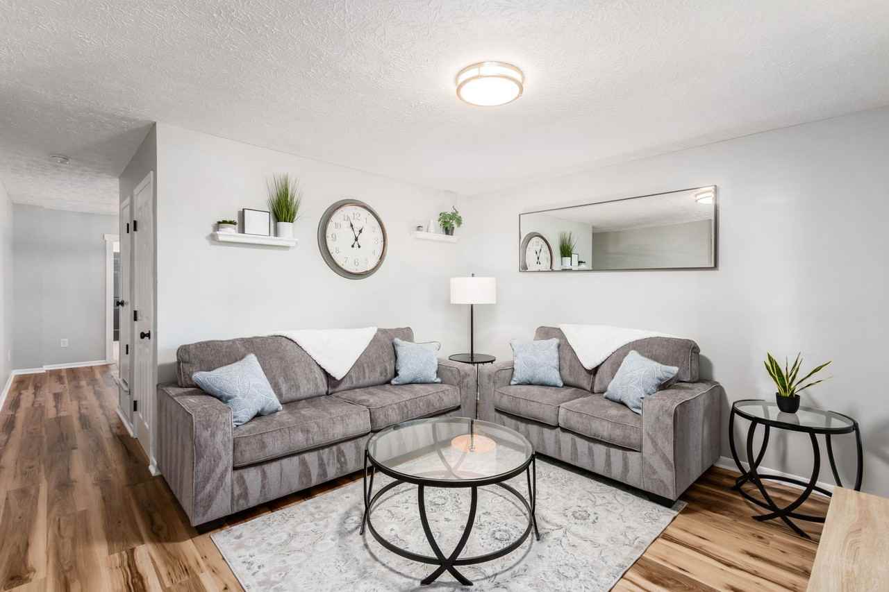 958 S Champion Ave #958 - Photo 3 of 15