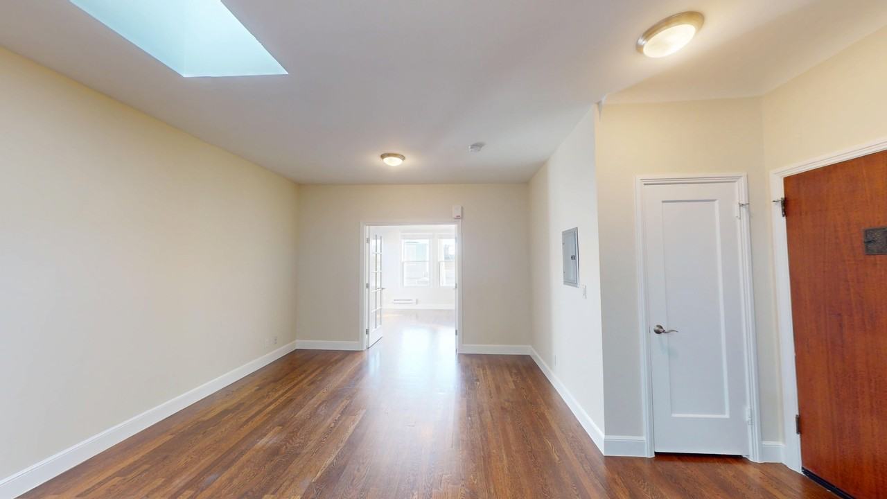 1690 North Point Street - Photo 4 of 27
