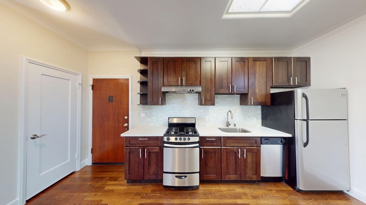1690 North Point Street - Photo 6 of 27