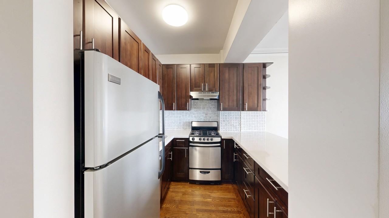 1840 Clay Street - Photo 4 of 18