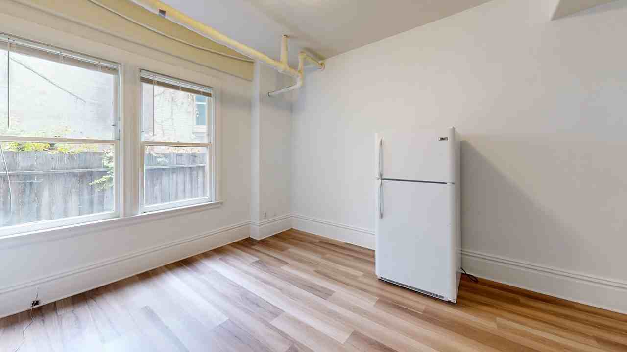 947 Bush Street - Photo 5 of 10