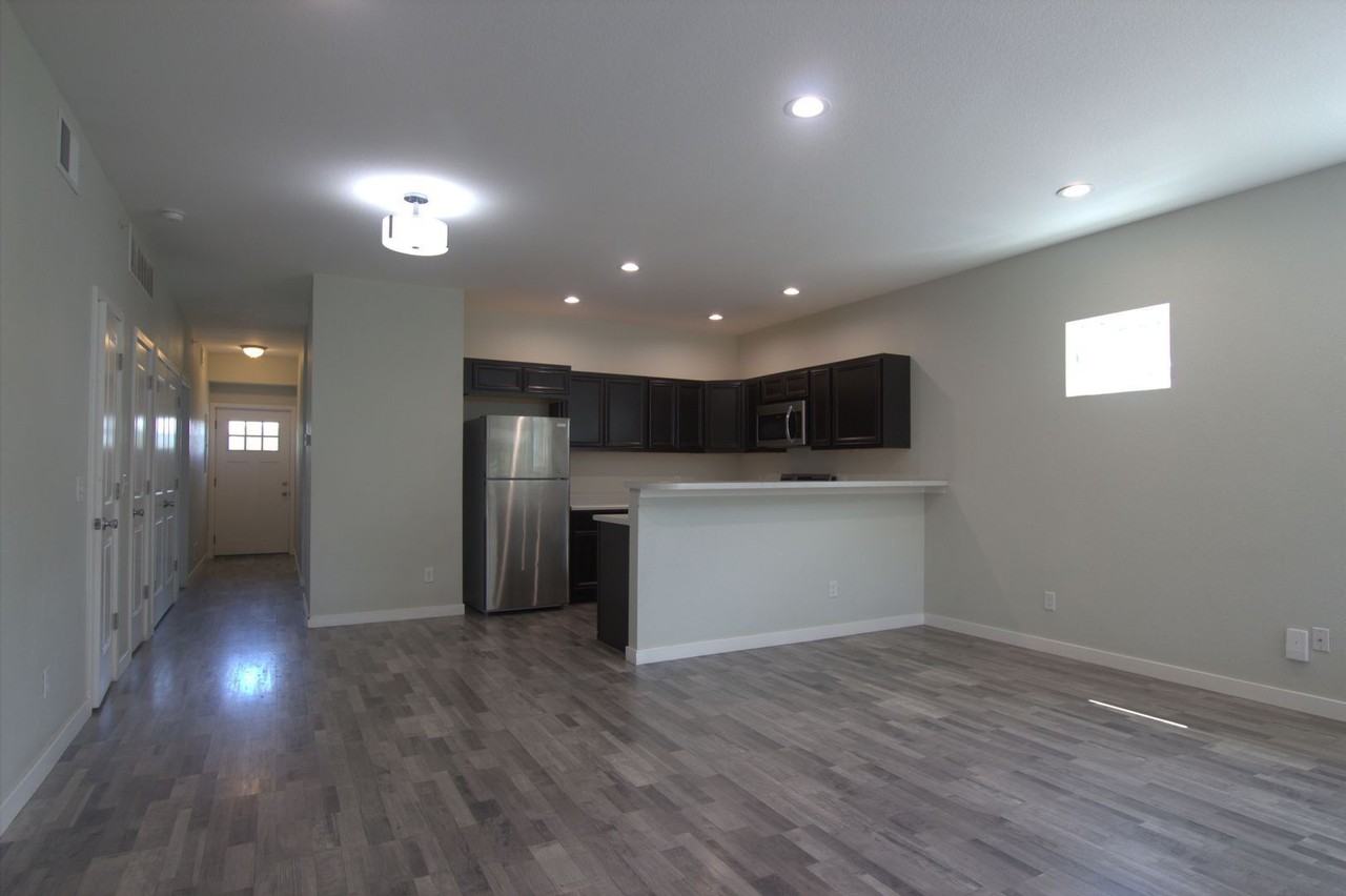 1601 Kimbark St #201 - Photo 2 of 16