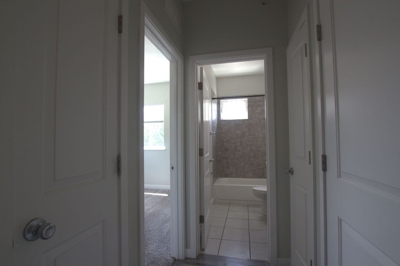 1601 Kimbark St #201 - Photo 5 of 16