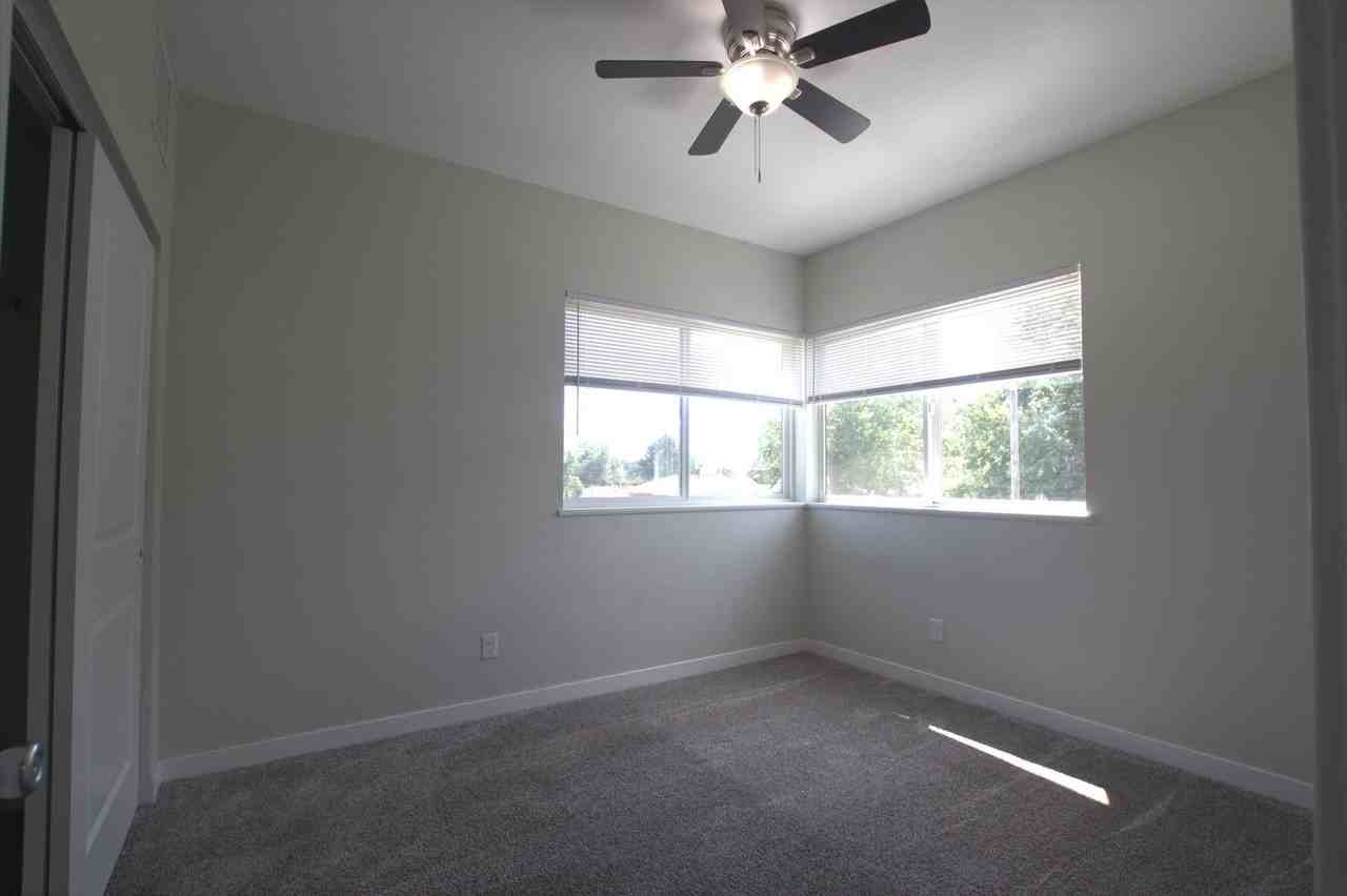 1601 Kimbark St #201 - Photo 6 of 16