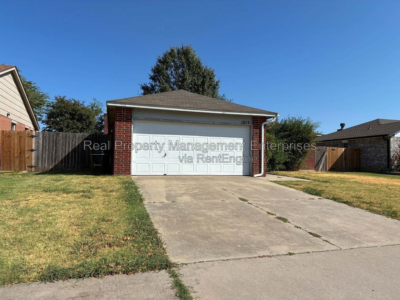 1013 N Windermere Dr - Photo 2 of 31
