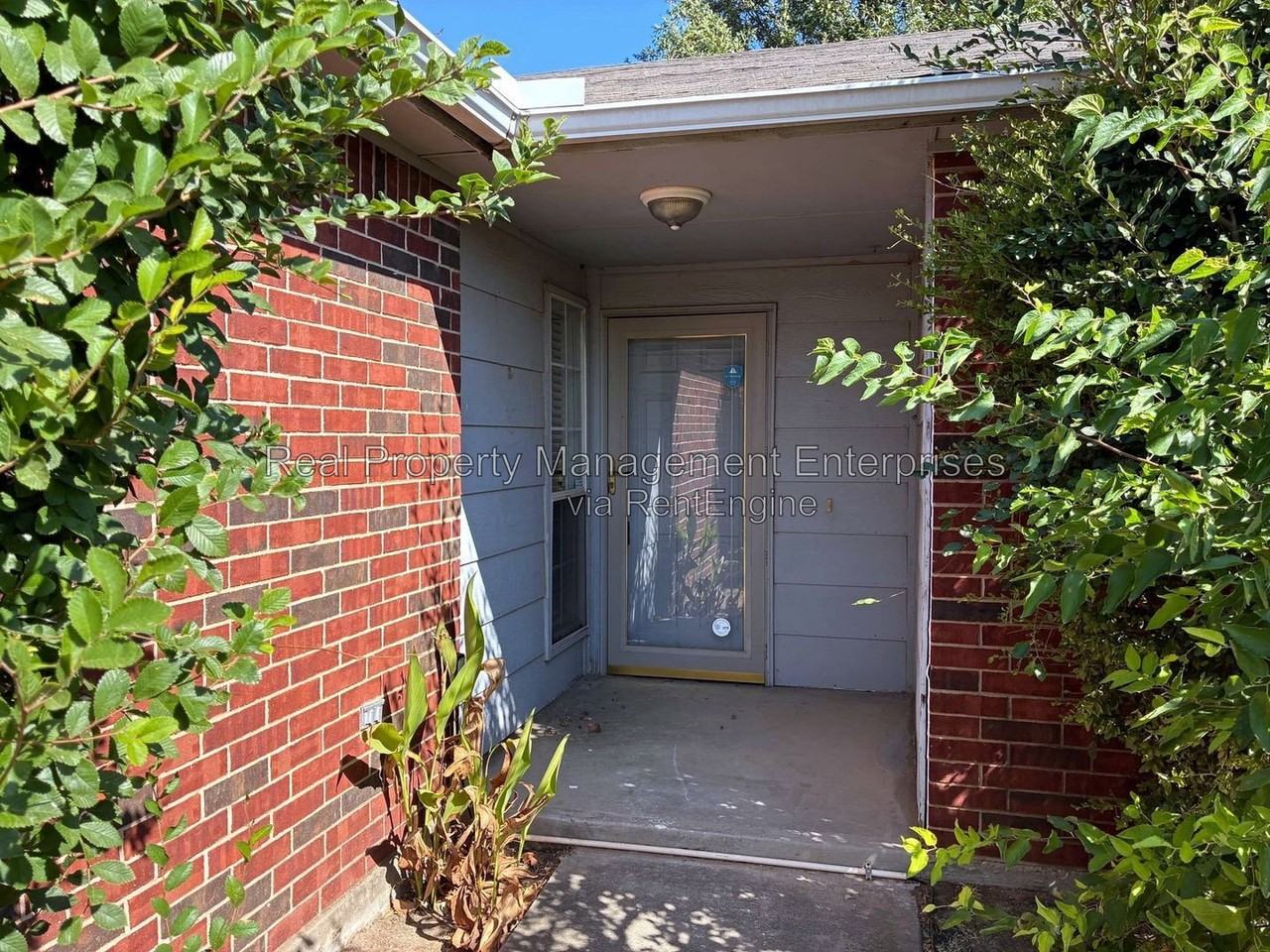 1013 N Windermere Dr - Photo 3 of 31