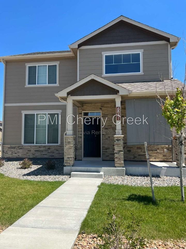 6841 Longpark Dr - Photo 3 of 33