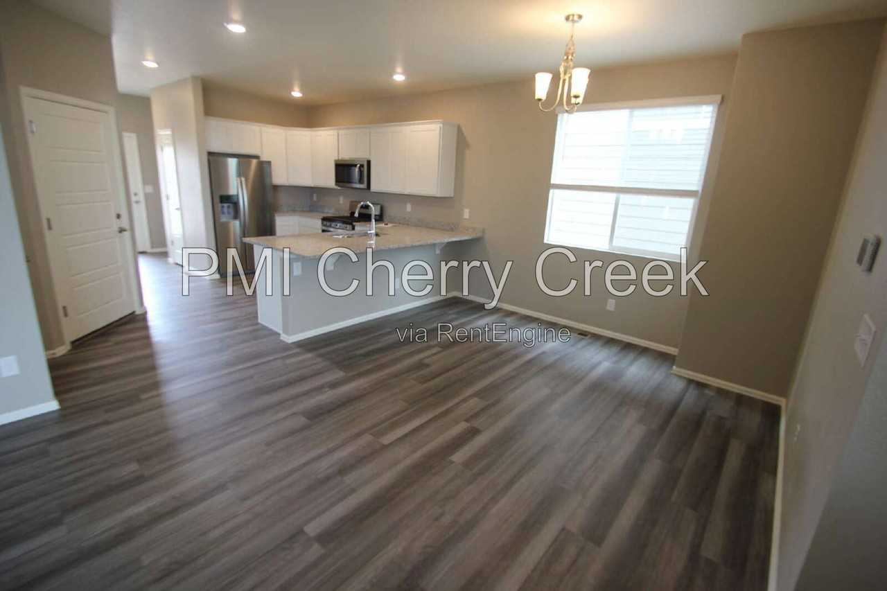 6841 Longpark Dr - Photo 6 of 33