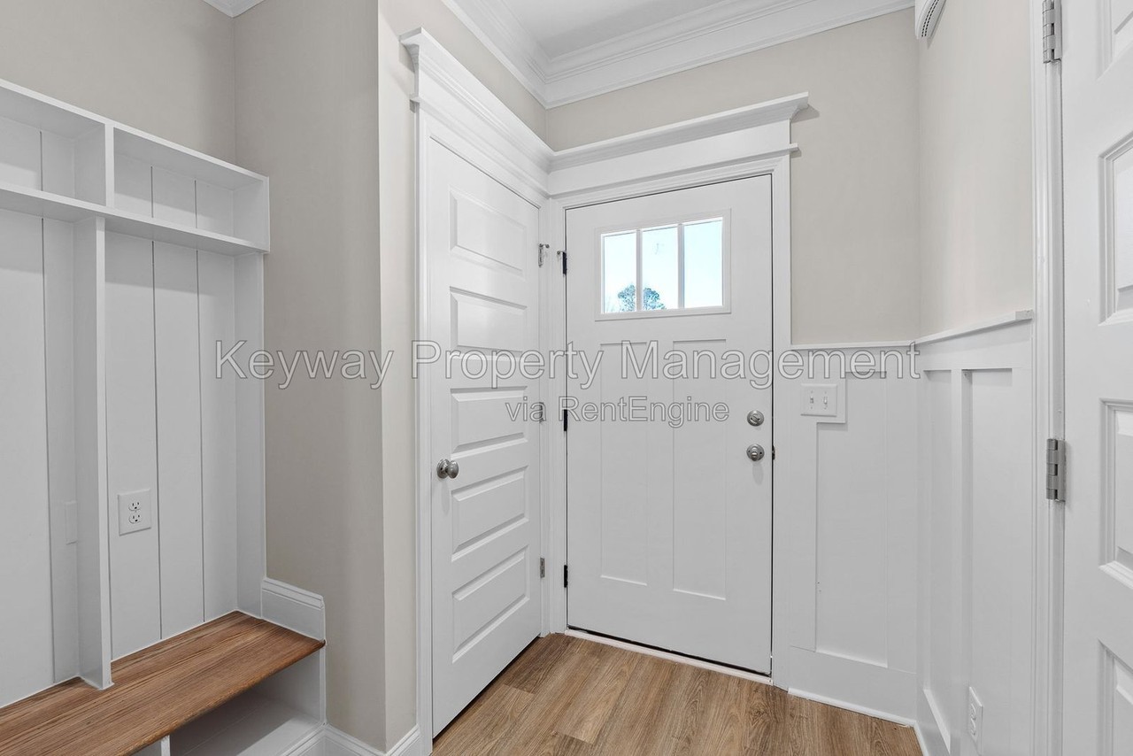 2115 Denmark Ave Se - Photo 5 of 24