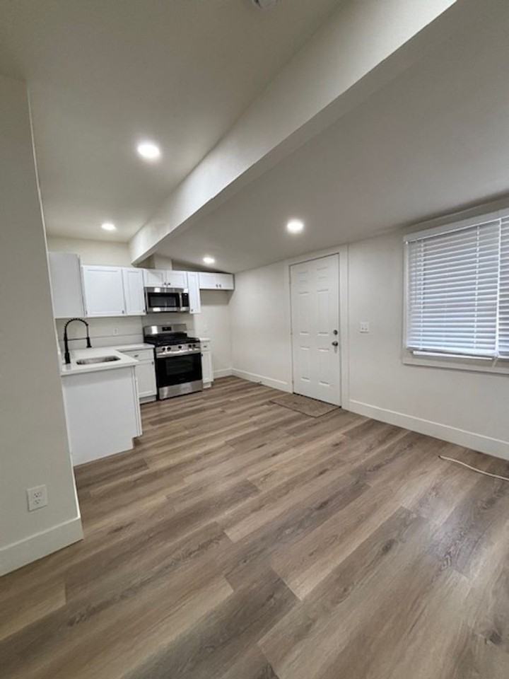 4338 University Ave #C - Photo 5 of 11