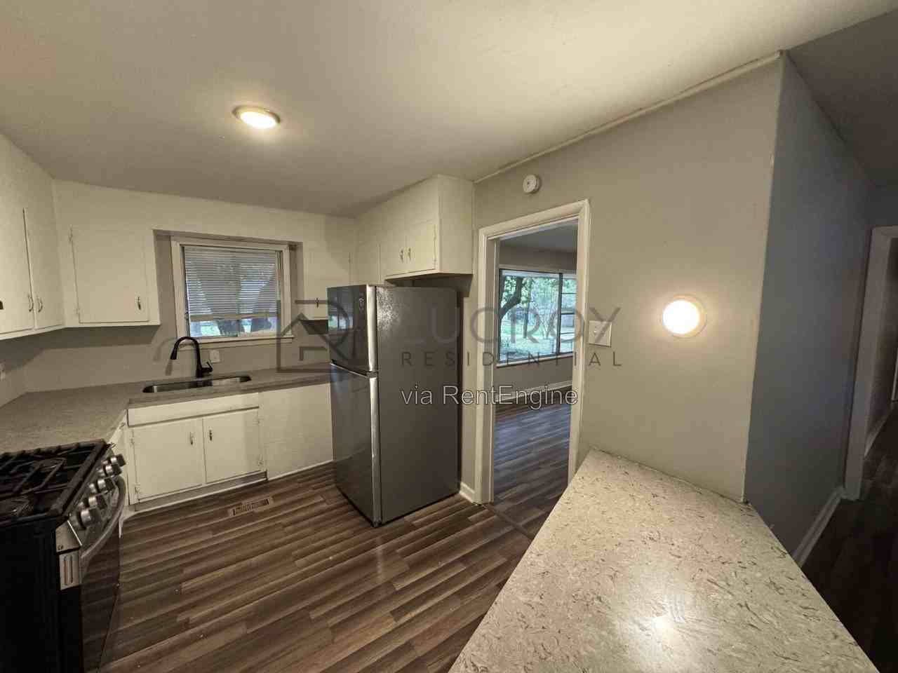 2749 W Benwood Dr - Photo 3 of 9