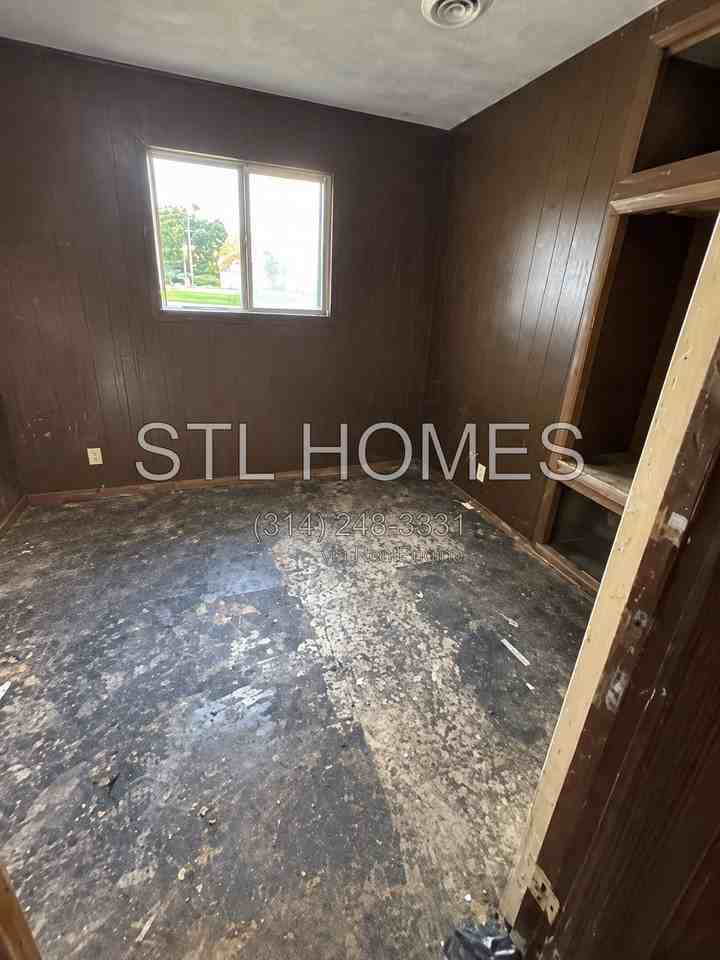 1060 Water St - Photo 5 of 11
