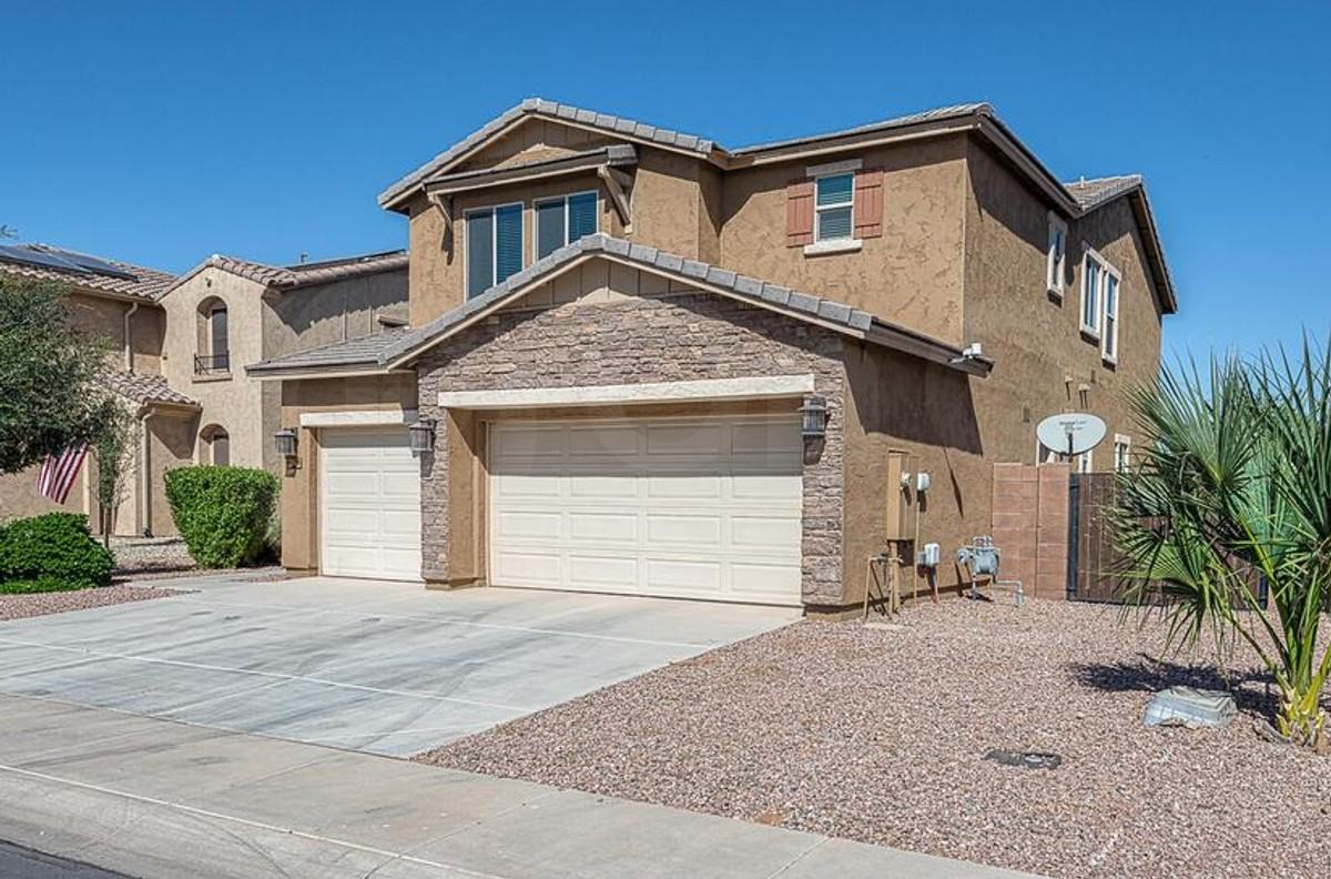 40756 W Parkhill Dr - Photo 3 of 9