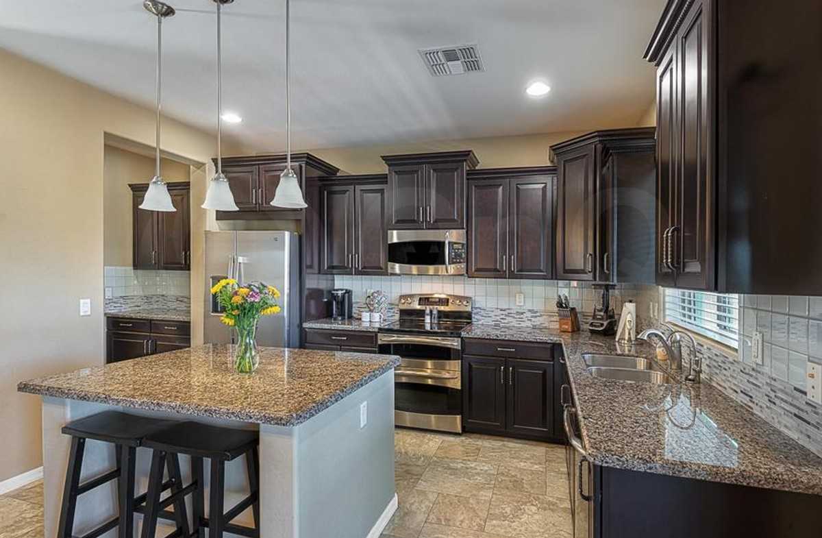 40756 W Parkhill Dr - Photo 5 of 9