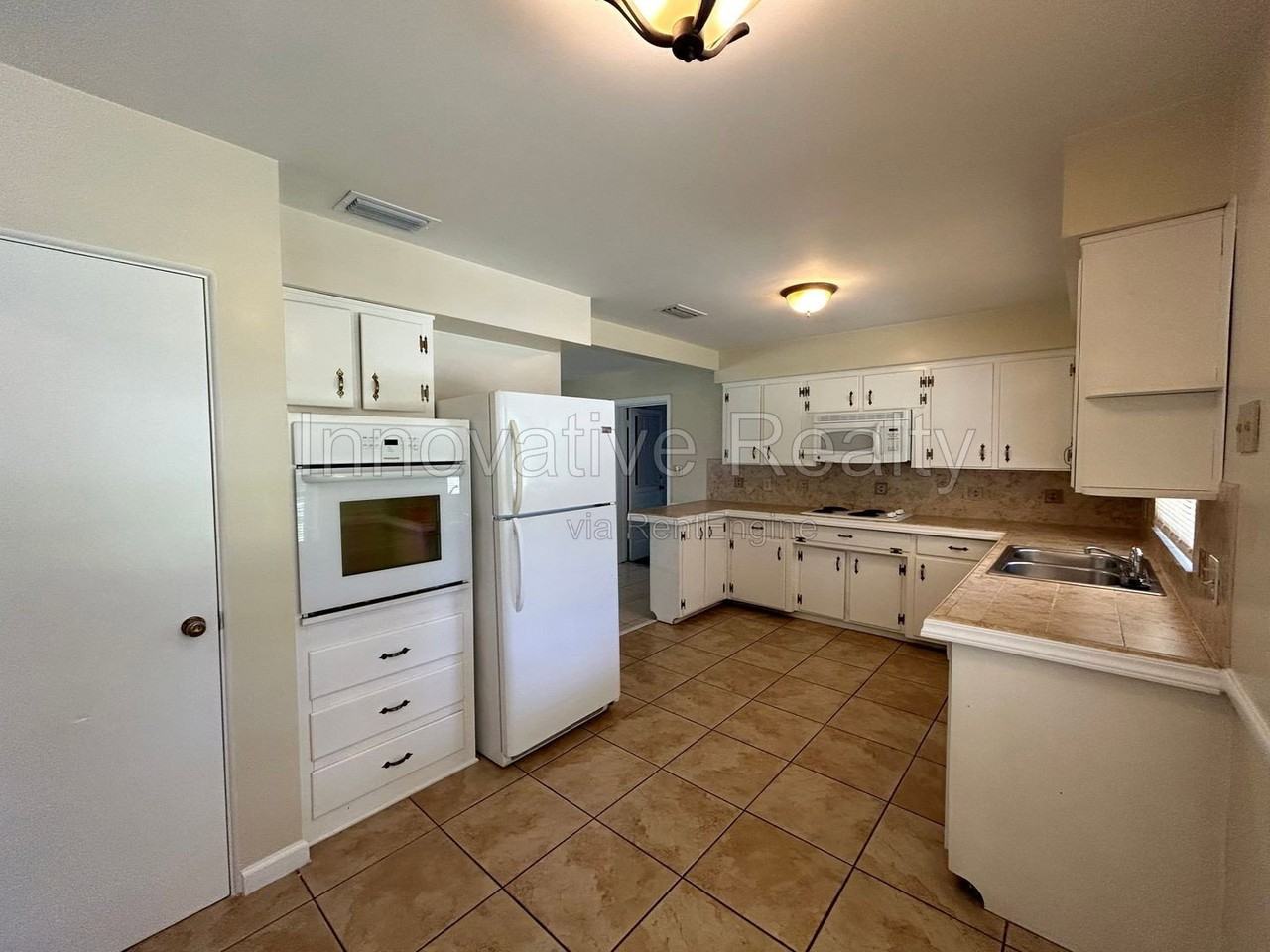 2021 Woodcrest Dr - Photo 4 of 27
