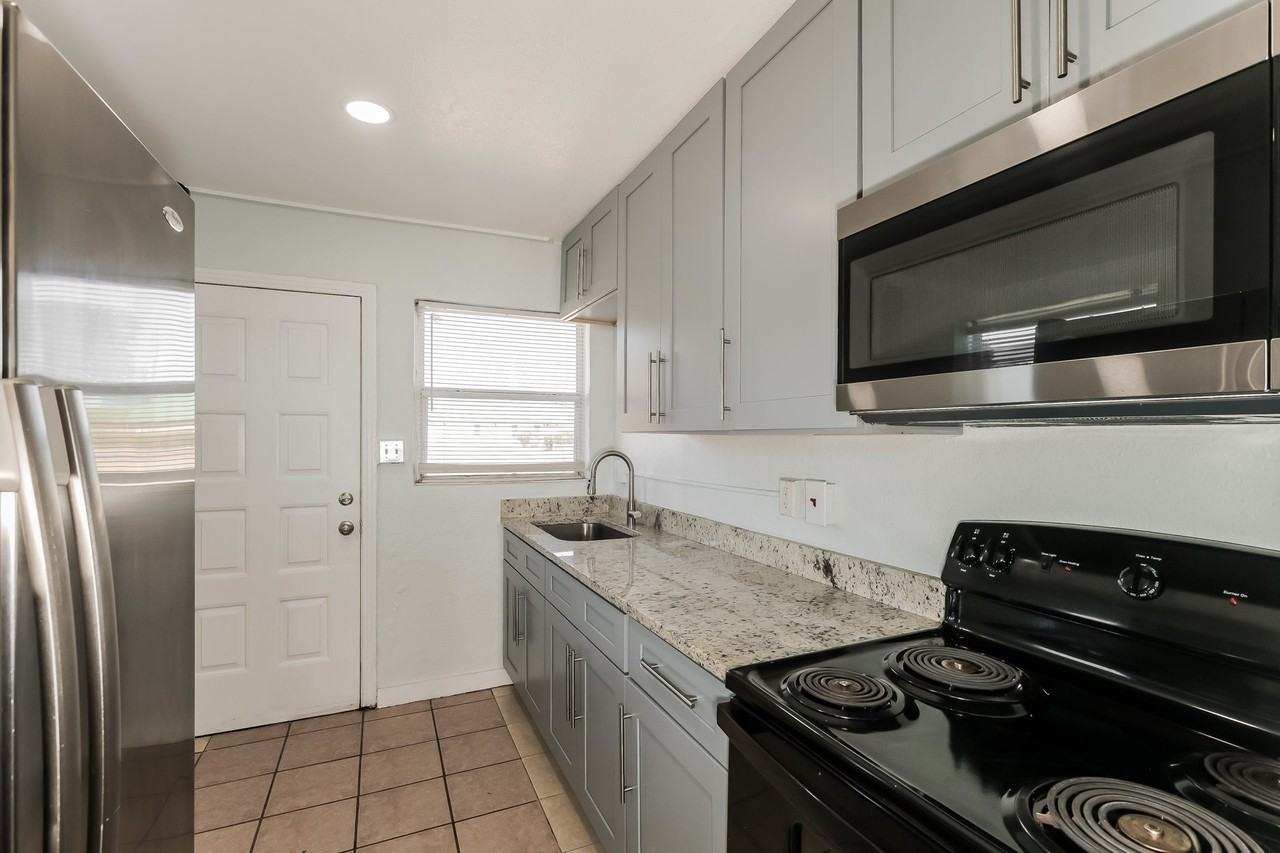 315 D St #1 - Photo 4 of 14