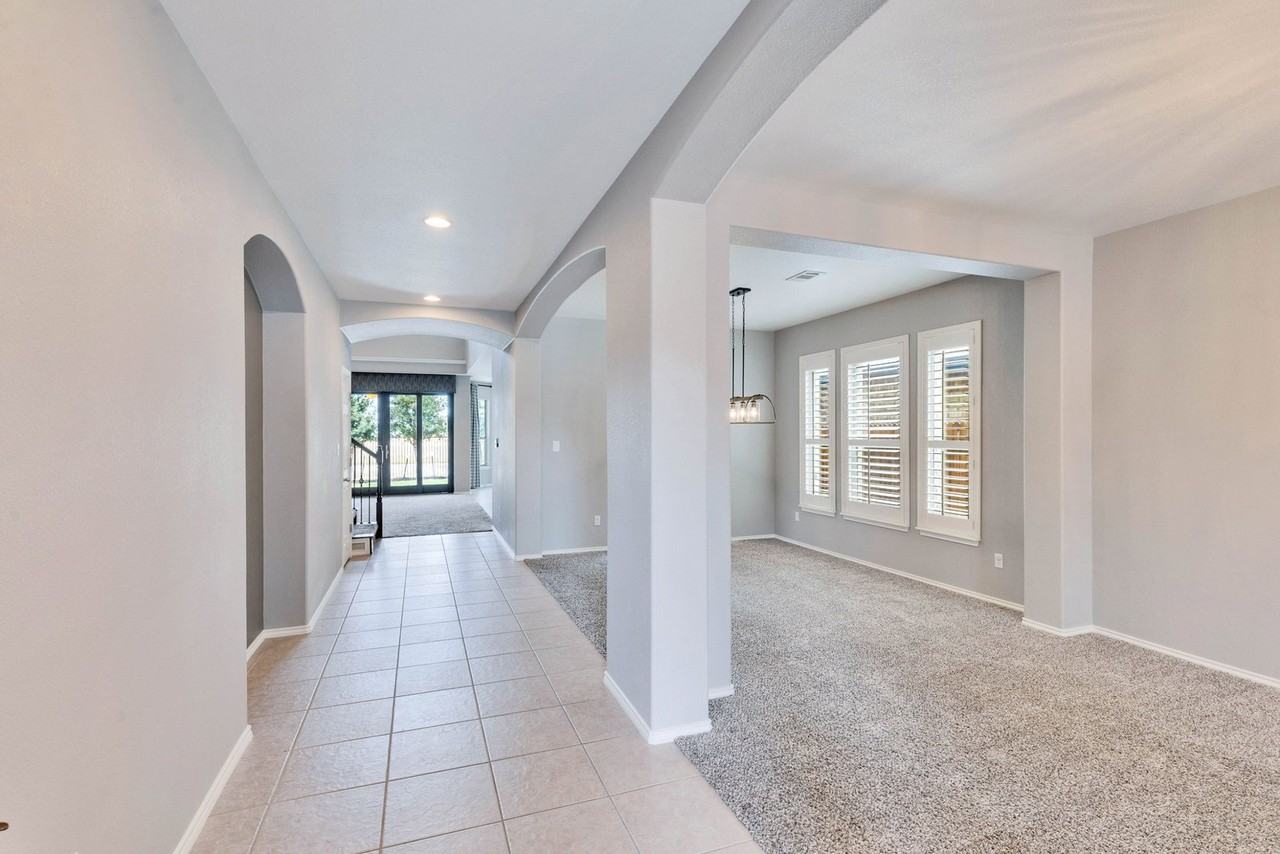208 Norcia Loop - Photo 4 of 50